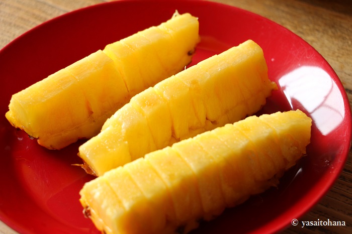 パイナップルの簡単な切り方