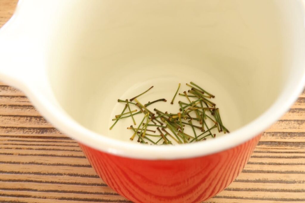 さくらんぼの軸の草木染め失敗！黄ばんだワイシャツみたいな色に！