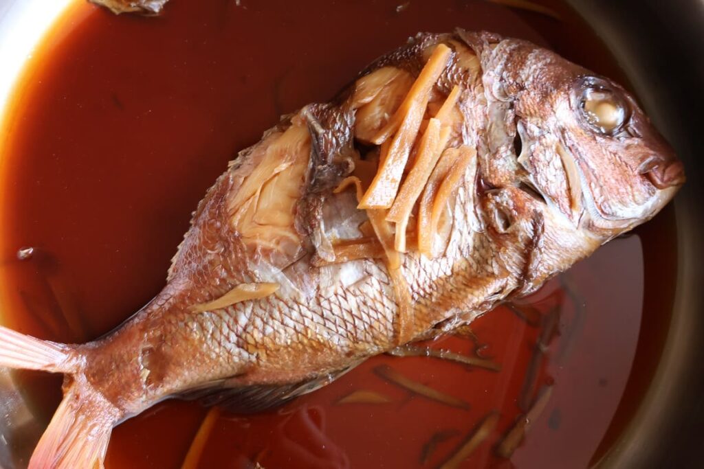 皮が破れた鯛の煮つけ